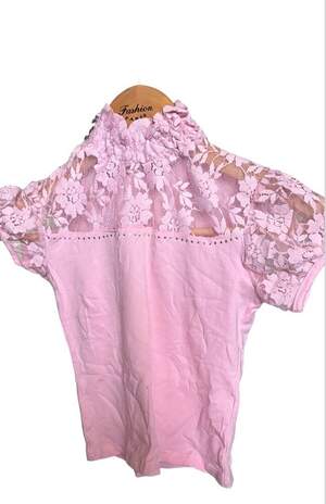 Футболка з прикрасами